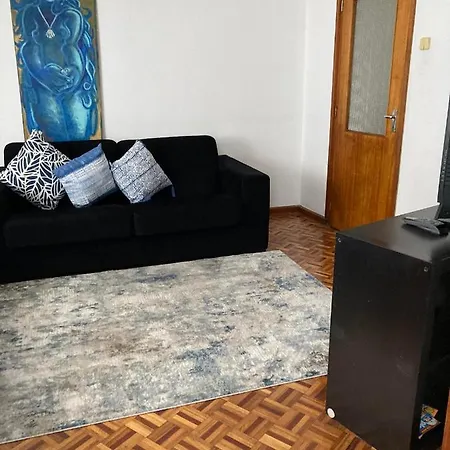 Trav. Santa Luzia ミランデラ